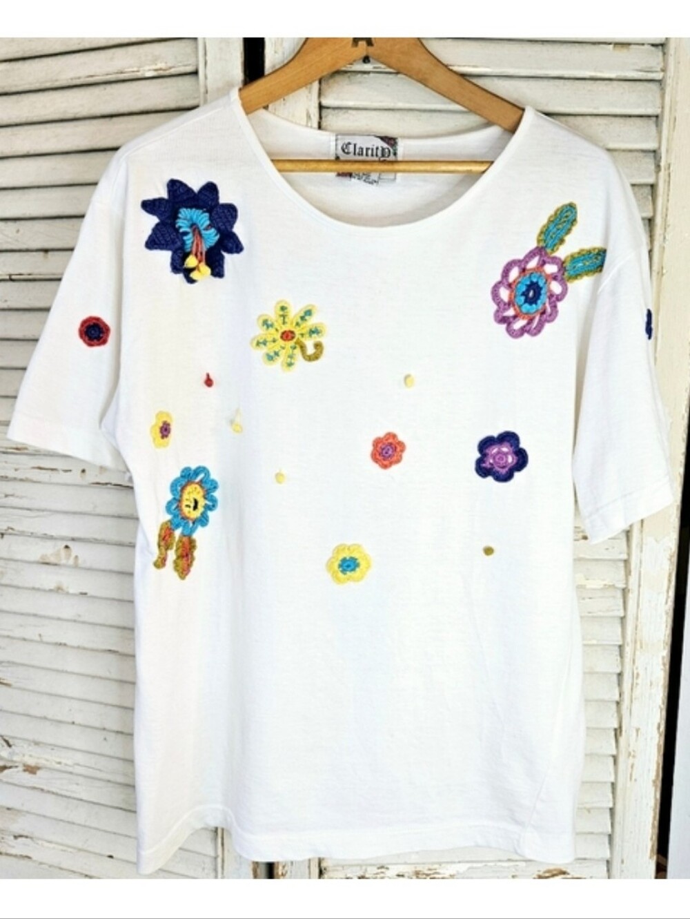 Vintage 80s Clarity Creations White 100% Cotton Tee 3D Floral Embroidery Small